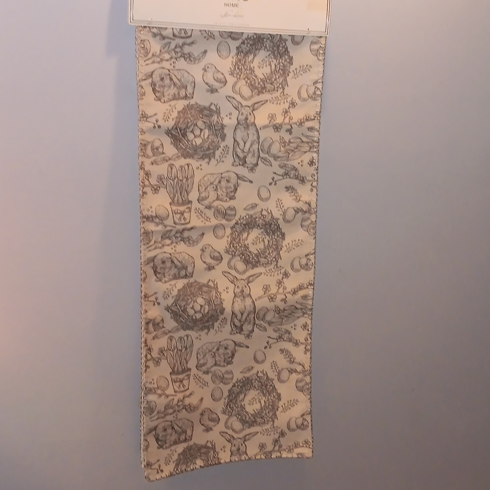 Marlo Lorenz Easter table runner NWT